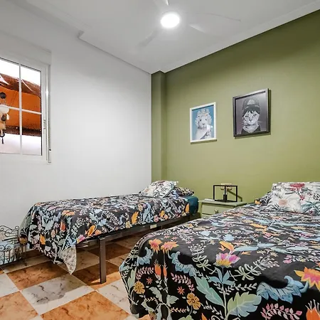 Carlos: Self Check-in Retreat With Pool In Cabo Roig